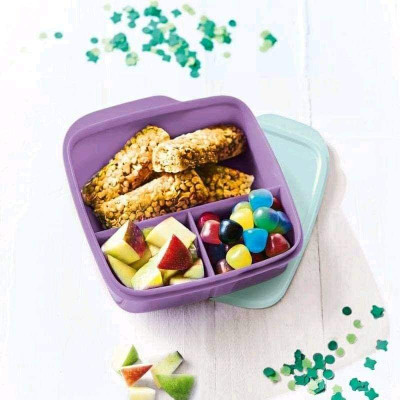 Герметичный ланч-бокс Школьник с разделителями сиреневый с голубой крышкой Герметичный ланч-бокс Школьник с разделителями сиреневый с голубой крышкой