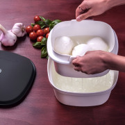 Термосервирователь Tupperware белый с черной крышкой